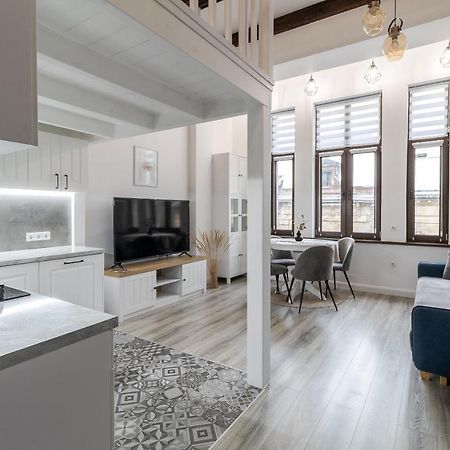 Inshiapartments On Slovatskoho Str Λβιβ Εξωτερικό φωτογραφία
