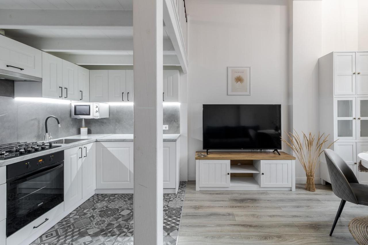 Inshiapartments On Slovatskoho Str Λβιβ Εξωτερικό φωτογραφία