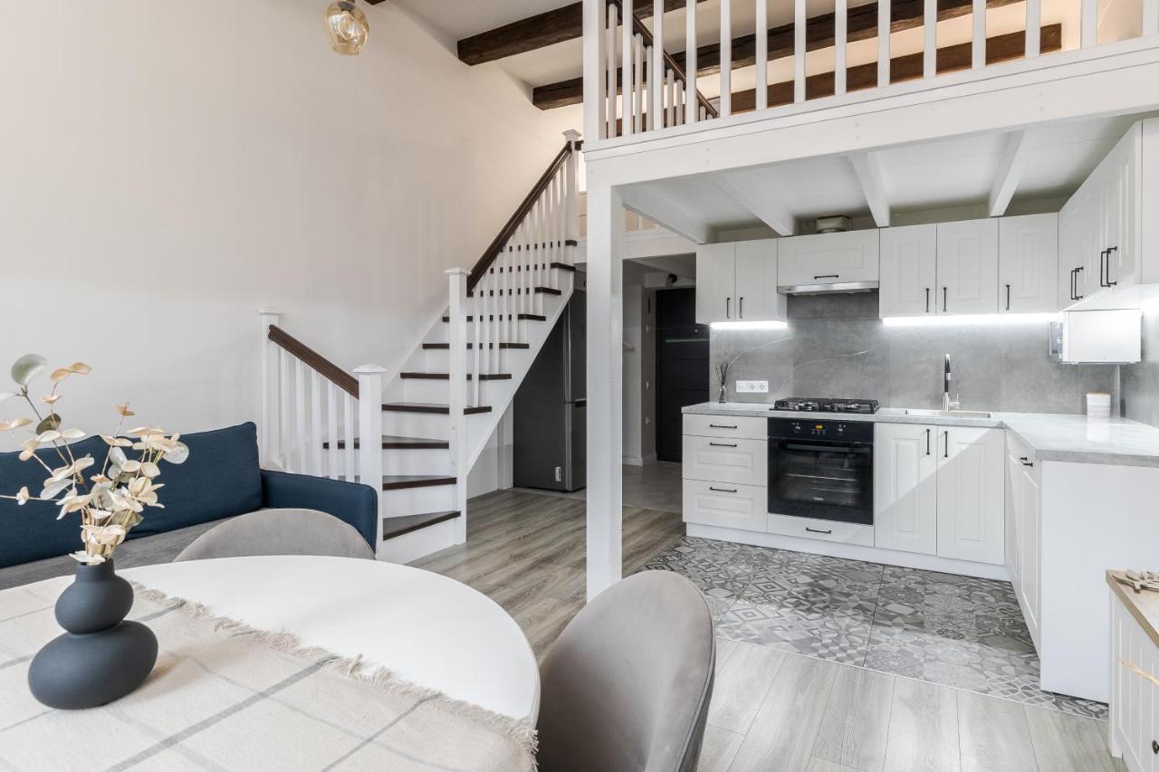 Inshiapartments On Slovatskoho Str Λβιβ Εξωτερικό φωτογραφία